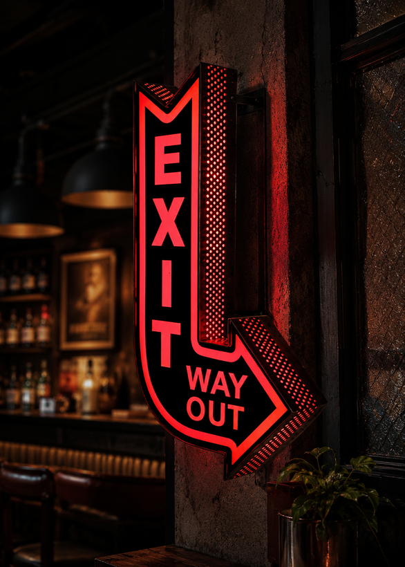 تابلو لایت باکس EXIT WAY OUT قرمز با طراحی رترو و فلش جهتدار نصب شده در فضای تاریک کافه با نور نئونی سینمایی